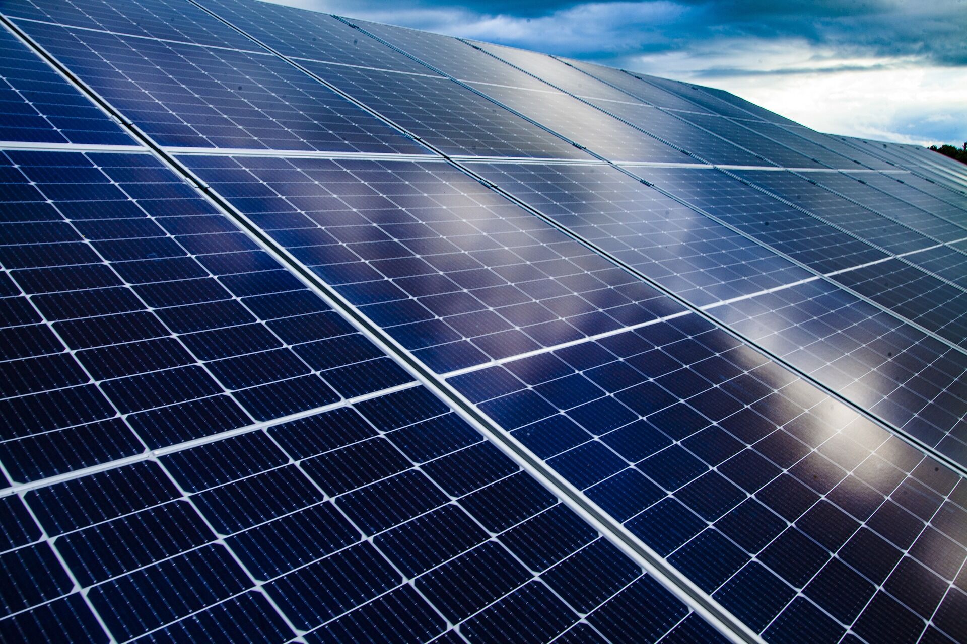 VIDEOSUR - solar-panel-6469320-1920.jpg