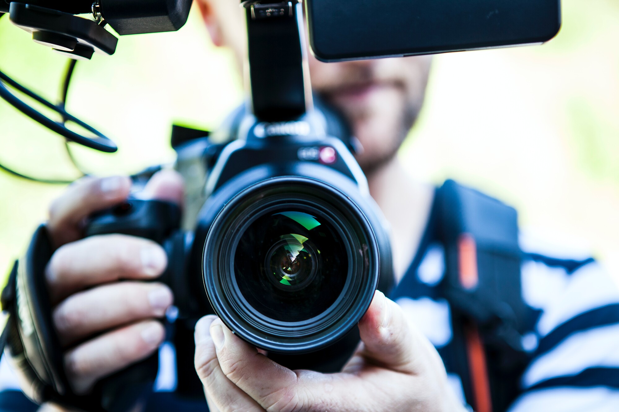VIDEOSUR - pexels-terje-sollie-320617-1.jpg